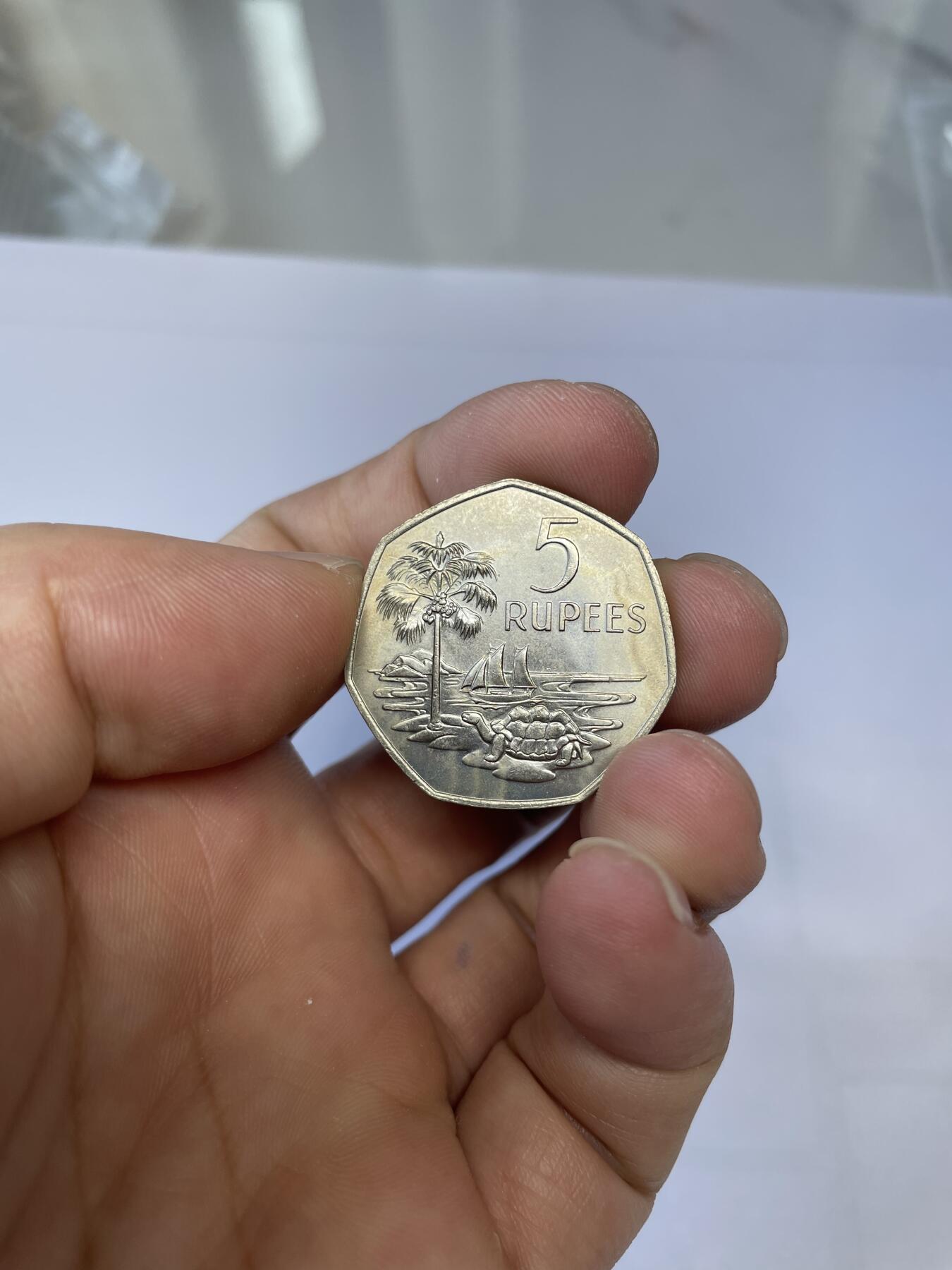 每日一拍，2024年集古藏今外币拍卖第十四期-第8场—（总第138拍），可以寄存60天，满160元包邮。 1972年塞舌尔5卢比