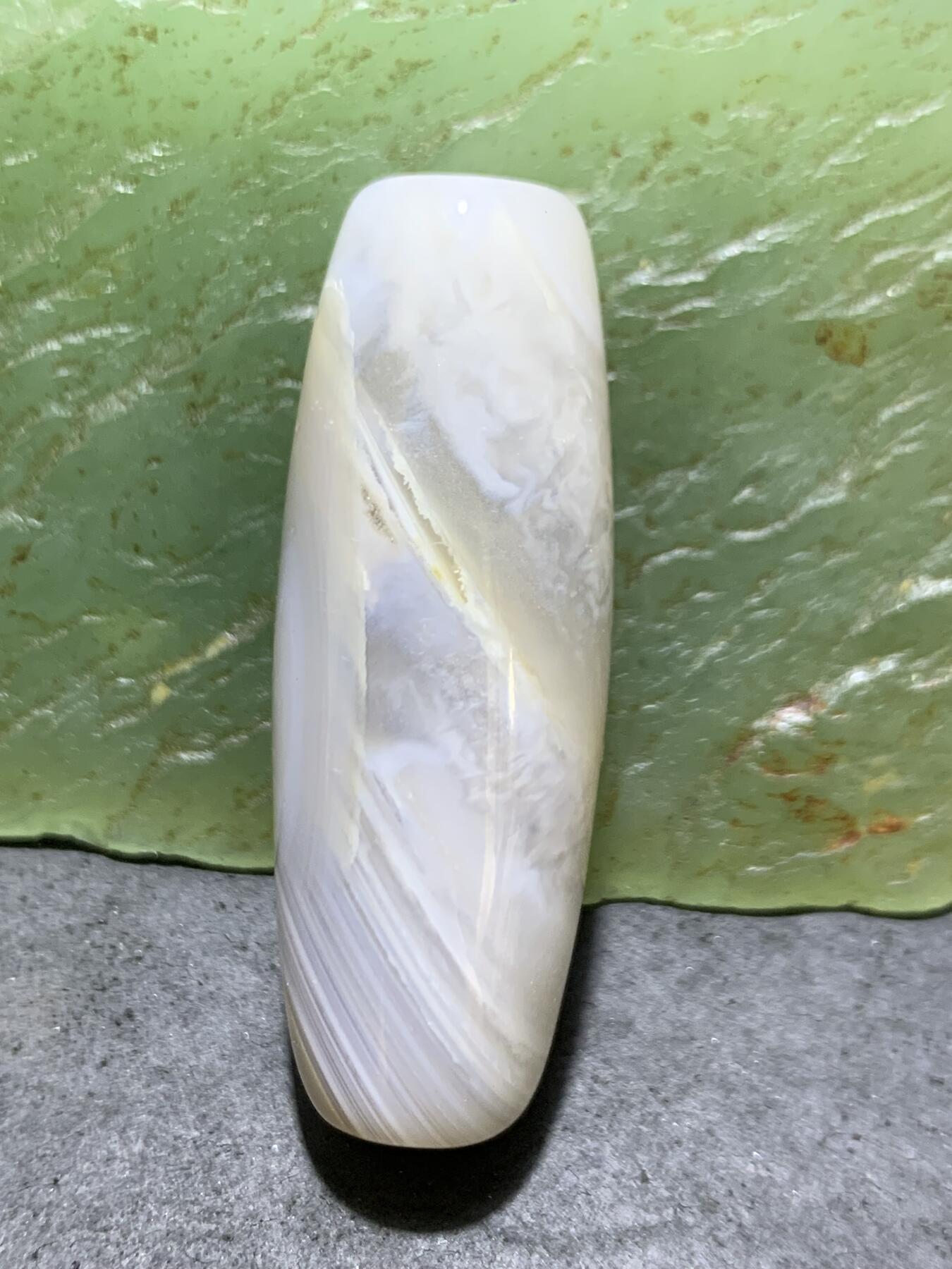 精美高玉化祥云纹冰飘缠丝玛瑙桶珠一颗，