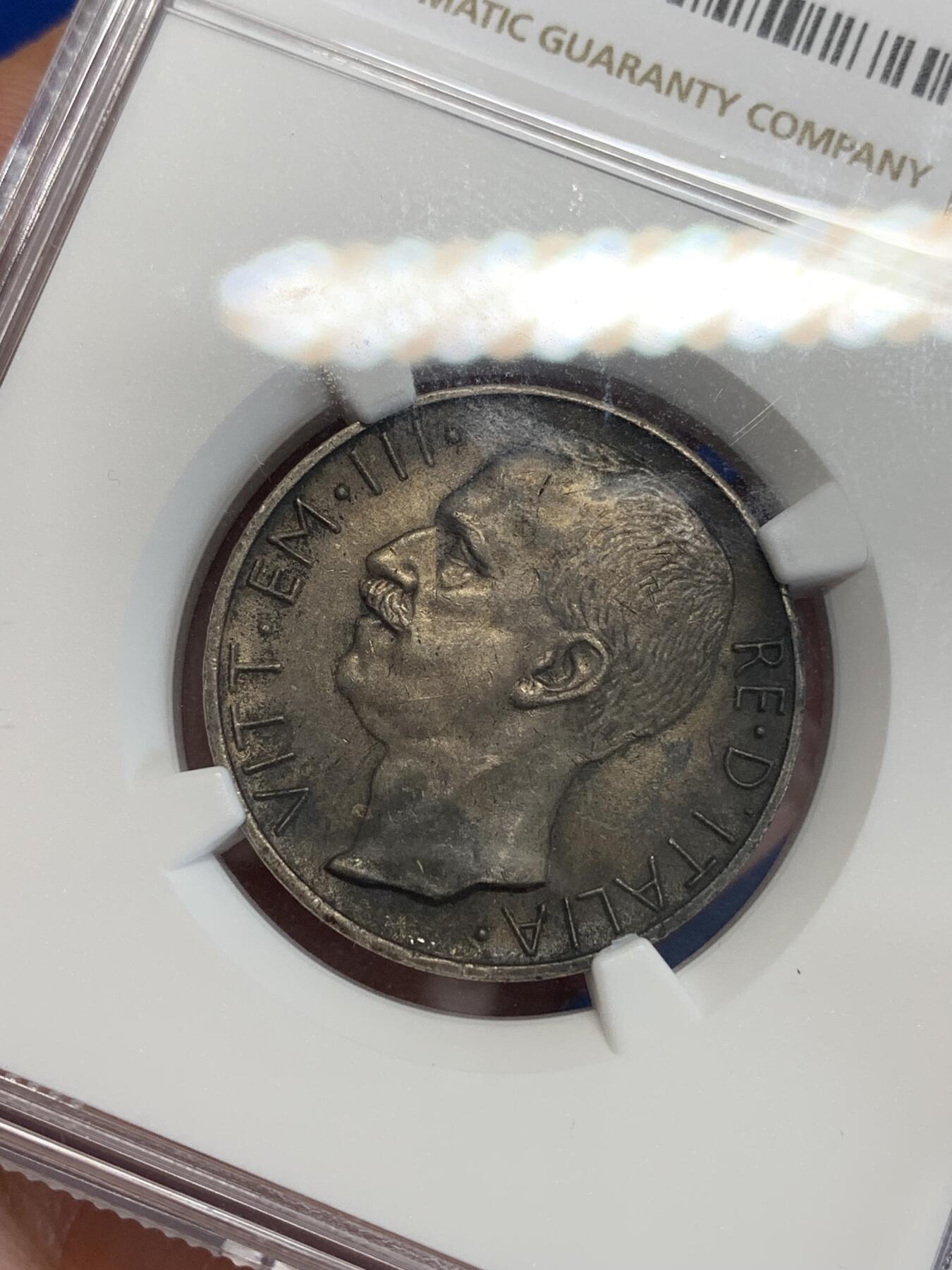 《竞宝斋》第306场   周日，周一 2场连拍 （全场包邮） NGC AU58 意大利1927年马车10里拉银币 底板丝滑，细节具在，起码是ms的状态，因为包浆较为厚重，严评了