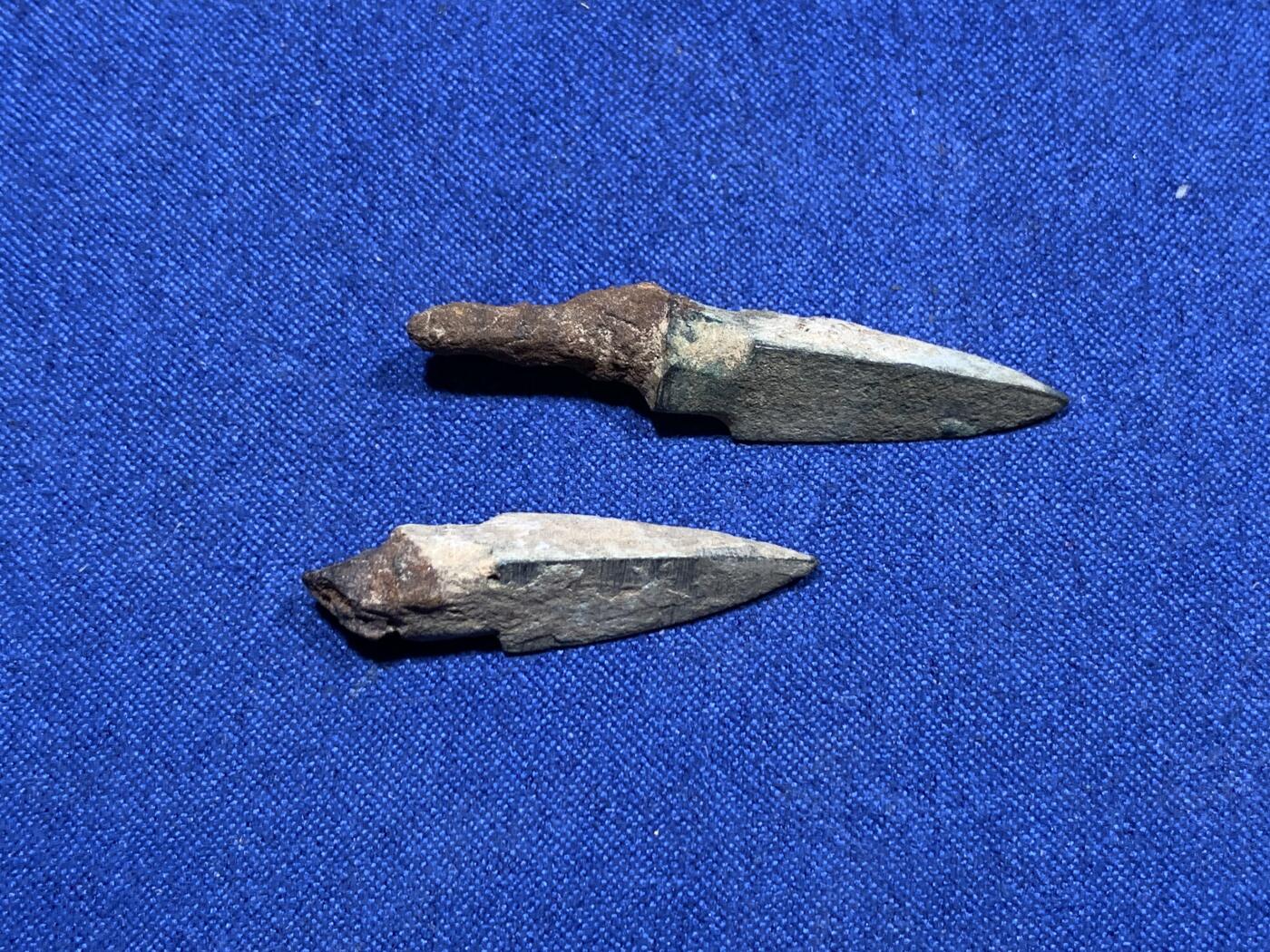 《竞宝斋》第306场   周日，周一 2场连拍 （全场包邮） 孔方兄1吊+2个青铜箭头