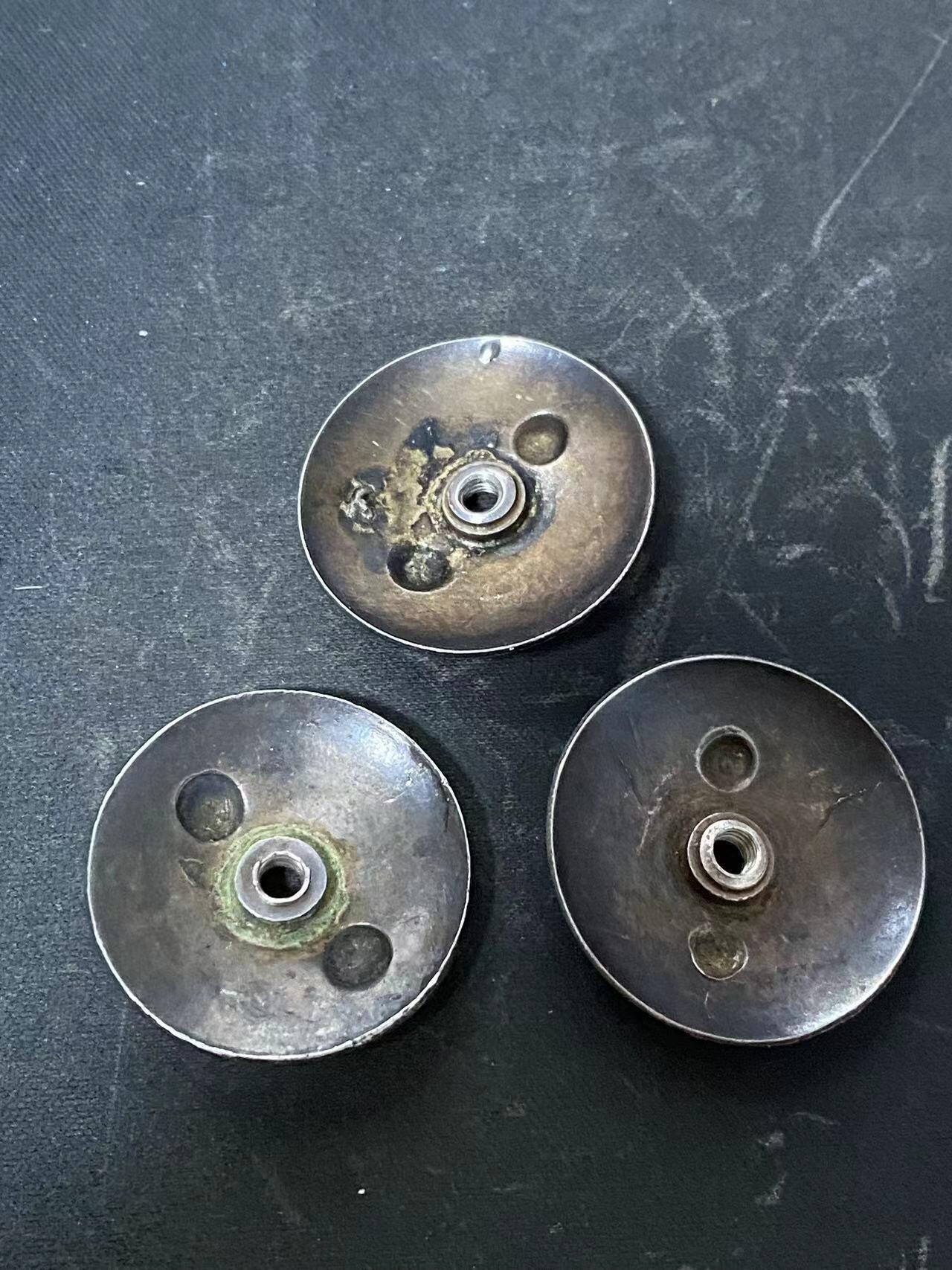 苏联勋章奖章拍卖9月20日晚上九点结束在麦稀奇 本次有佣金 苏联勋章银盖子三个 配早期红星，卫国都可以 