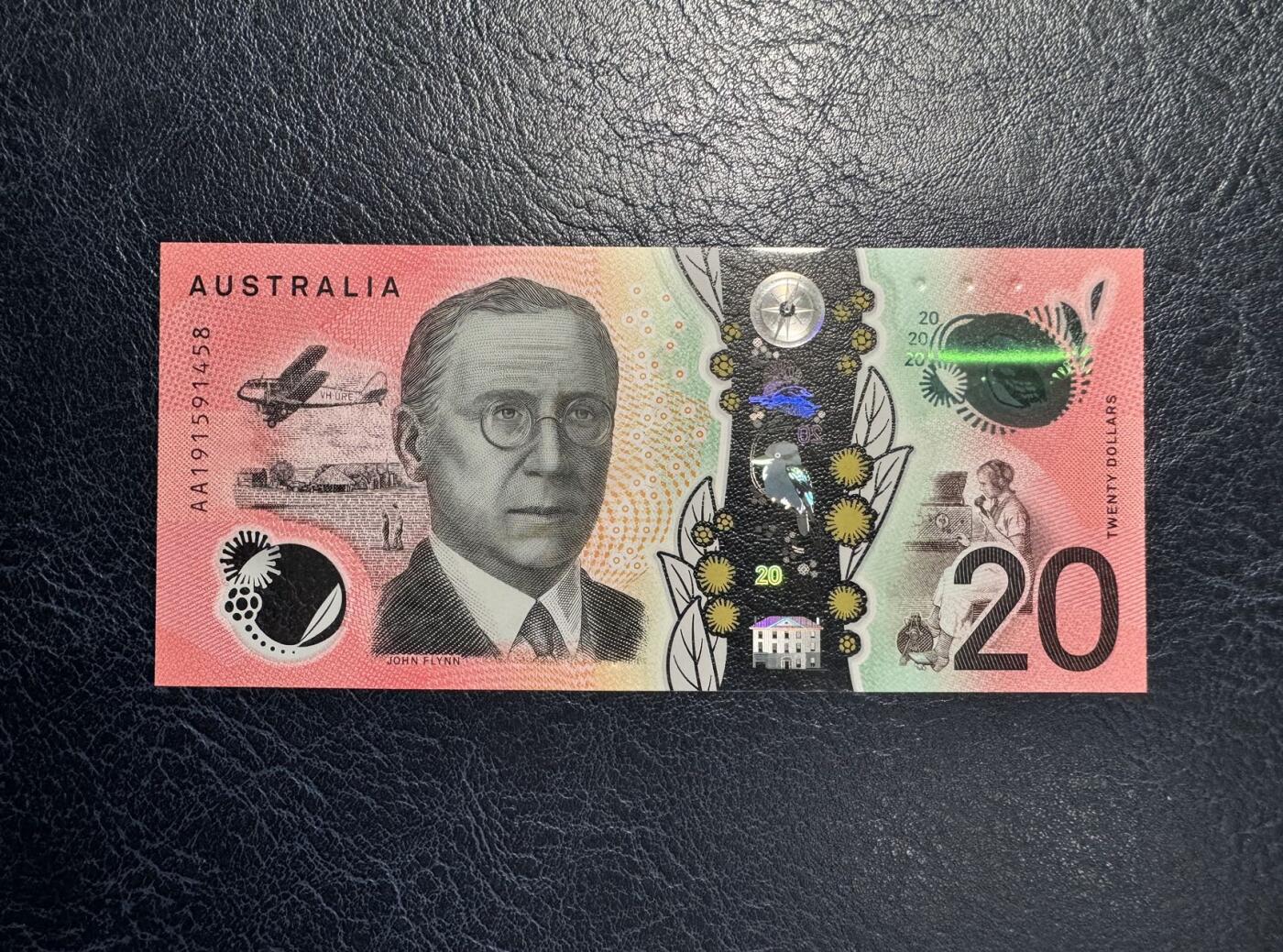 收藏联盟Quantum Auction 第375期拍卖  澳大利亚2019年20元 品相全新UNC 首发AA冠 “皇家飞行医生服务”组织创始人 牧师 约翰.弗林