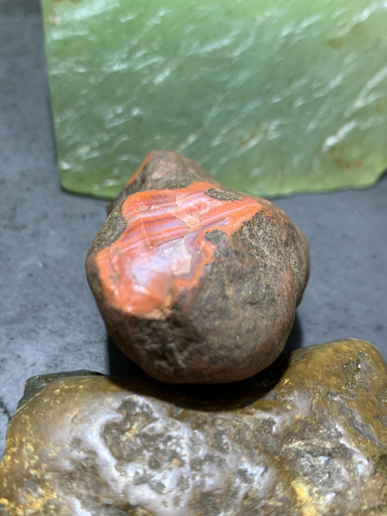 精美铁红双色皮冰飘千层纹开窗料南红玛瑙原石一颗