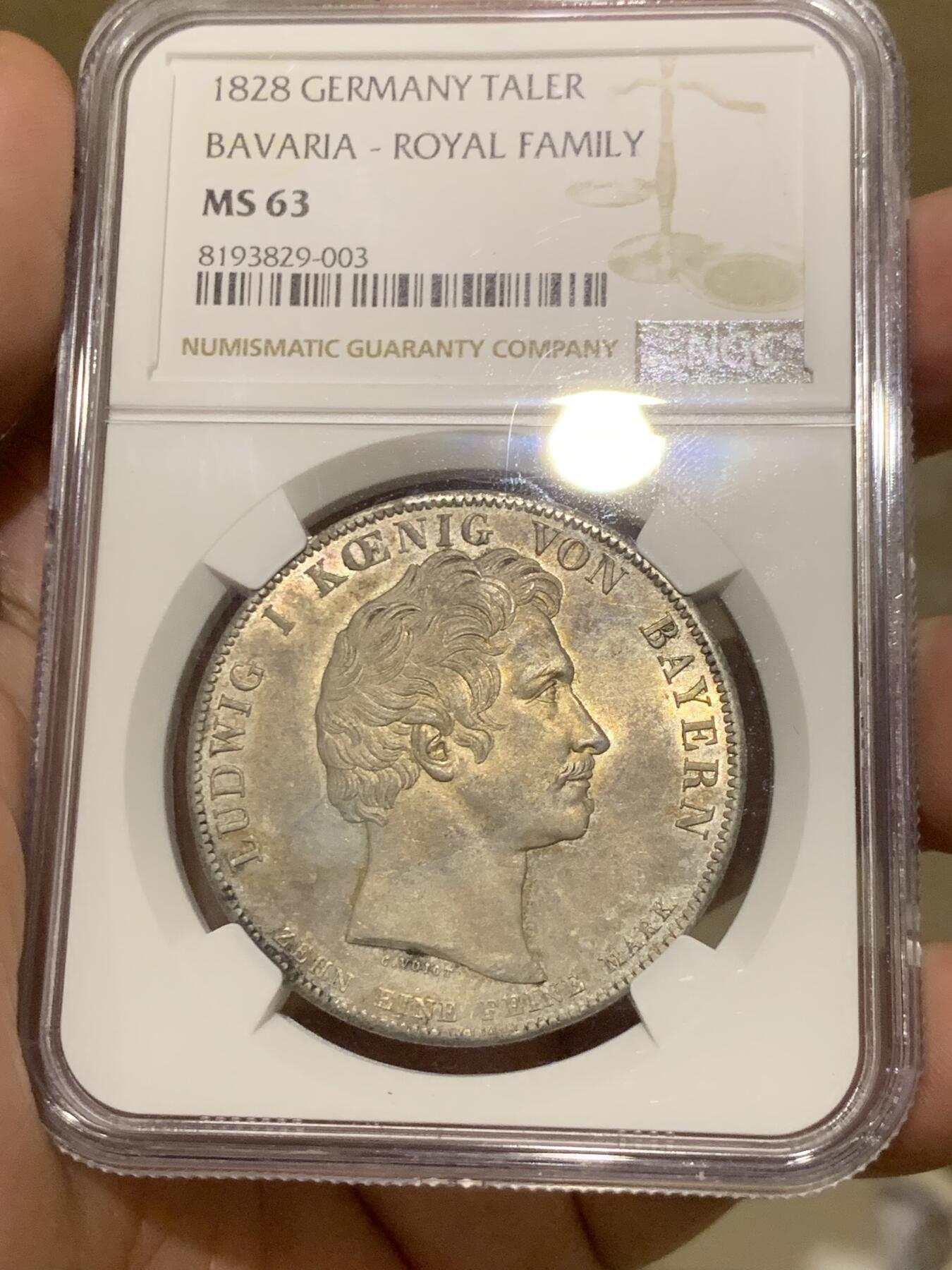 《竞宝斋》第306场   周日，周一 2场连拍 （全场包邮） 稀少高分 NGC MS63 德国 巴伐利亚1828年祝福王室历史协定泰勒大银币 背面中央为王后特蕾莎头像，其四周是八位子女头像 原味光好 所见最好
