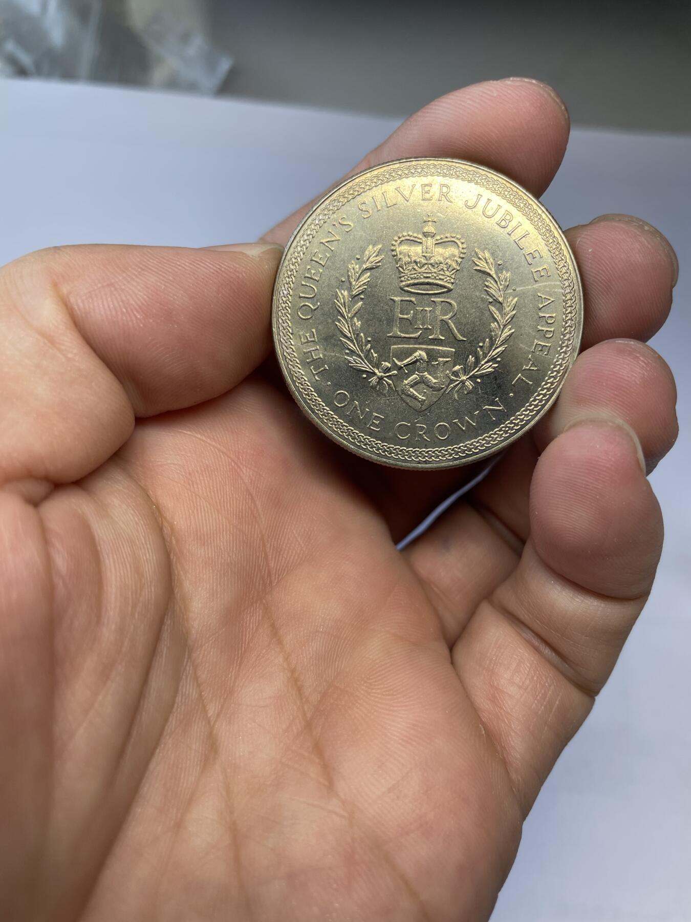 每日一拍，2024年集古藏今外币拍卖第十四期-第8场—（总第138拍），可以寄存60天，满160元包邮。 1977年马恩岛女王克朗纪念币