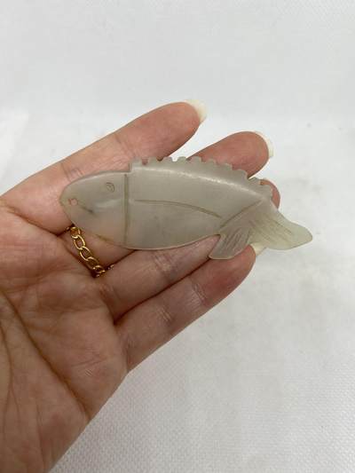 老玉鱼挂件，尺寸6.9厘米，品相如图，200包快递 - 老玉鱼挂件，尺寸6.9厘米，品相如图，200包快递