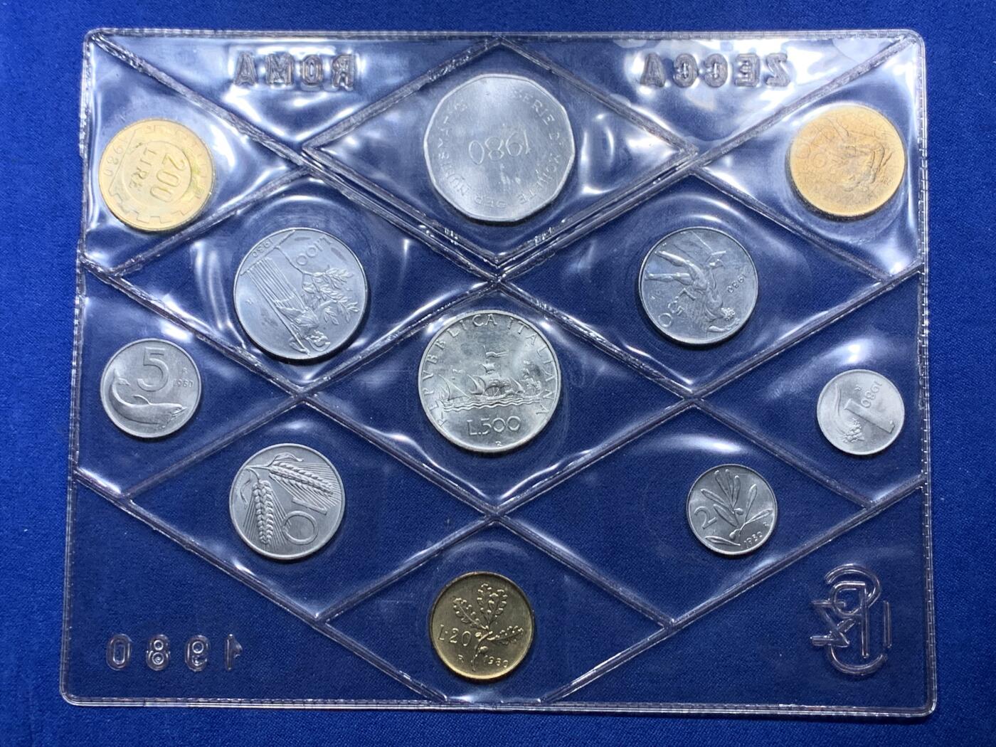 《竞宝斋》第306场   周日，周一 2场连拍 （全场包邮） 意大利1980套币 带帆船美女 500里拉银币 原包装 状态好