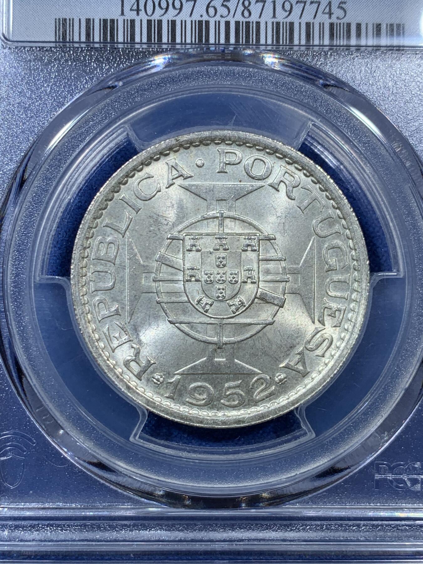 《竞宝斋》第306场   周日，周一 2场连拍 （全场包邮） PCGS MS65 中国澳门1952首年厚版伍元银币，高分霜银光，卷拆品质。发行量仅90万，潜力十足的国币主币品种