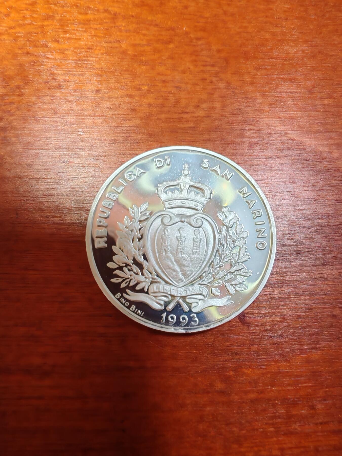 长老汇龙年精选第二十九场拍卖 1993圣马力诺欧洲臭貂500里拉精制银币，3.5万枚（含普制），边类似安全边