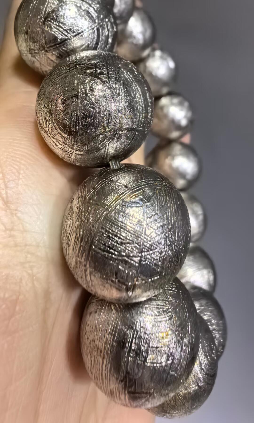 阿勒泰铁陨石手串圆珠手盘串佛珠手链，16mm，这么大的稀有！228.4克，14颗珠子，已做防锈，非假不退