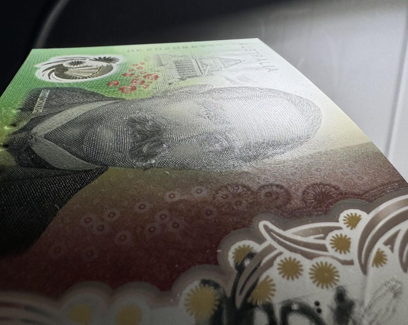 收藏联盟Quantum Auction 第375期拍卖  澳大利亚2020年100元555豹子号 品相全UNC  轻微点钞痕 号码无347