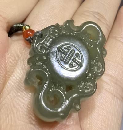 新疆和田碧玉吊坠挂件 ​玉质温润细腻 ​尺寸:3.2*2.3*0.7cm ​克重:9.1g - 新疆和田碧玉吊坠挂件 ​玉质温润细腻 ​尺寸:3.2*2.3*0.7cm ​克重:9.1g