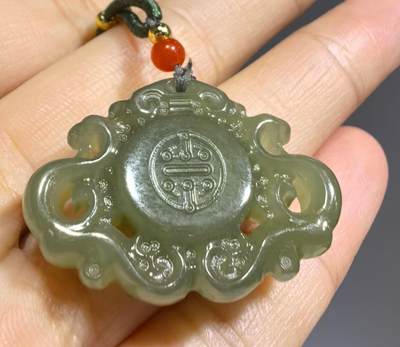 新疆和田碧玉吊坠挂件 ​玉质温润细腻 ​尺寸:3.2*2.3*0.7cm ​克重:9.1g - 新疆和田碧玉吊坠挂件 ​玉质温润细腻 ​尺寸:3.2*2.3*0.7cm ​克重:9.1g