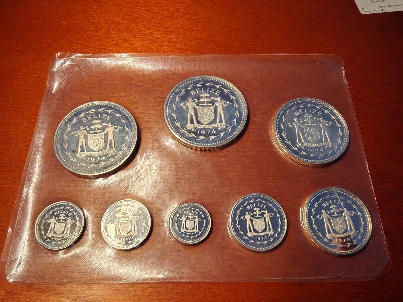 长老汇龙年精选第二十九场拍卖 1974伯利兹8枚精制银币套装封装，没有盒证