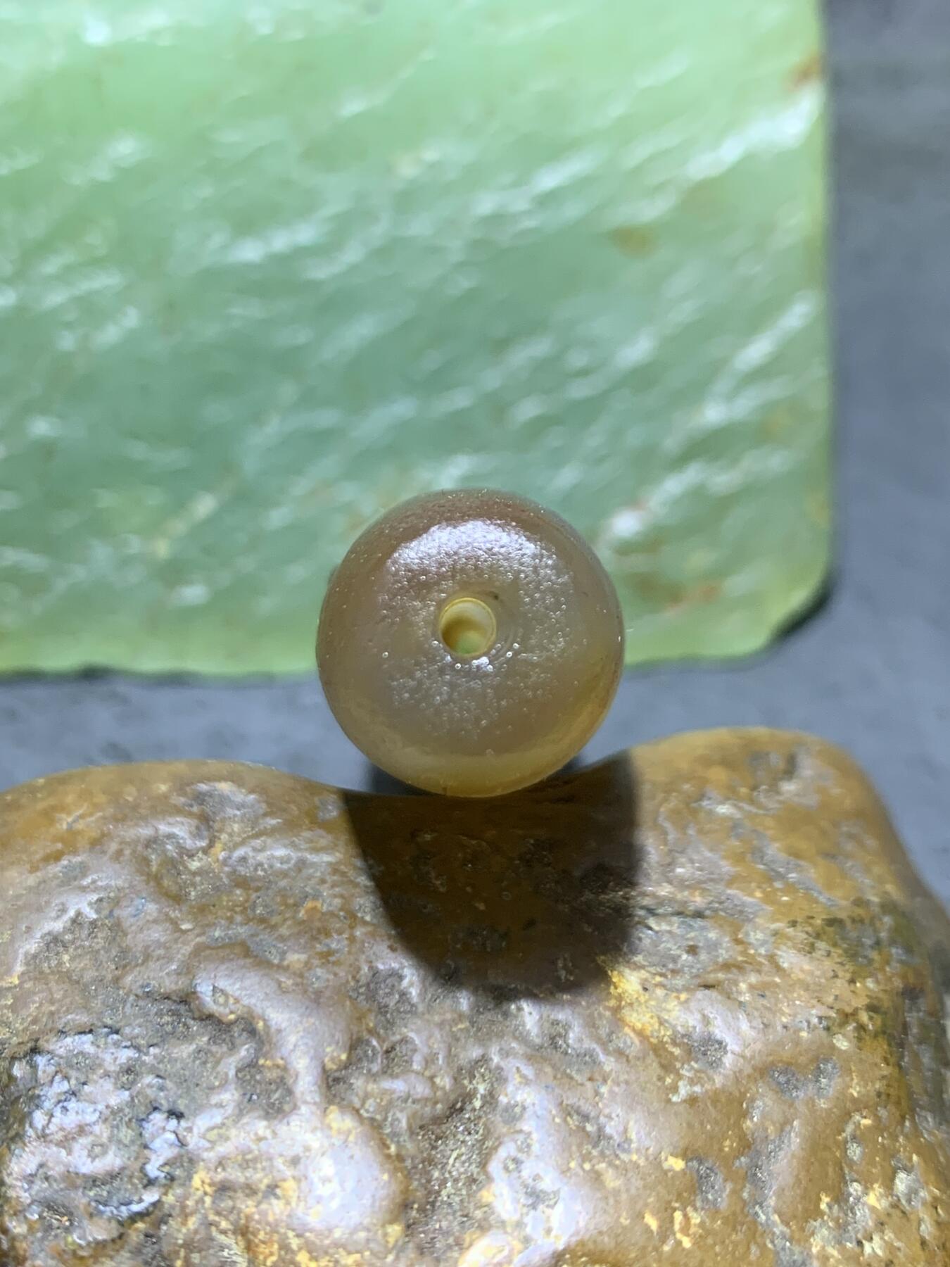 精美亚光高玉化巴西玛瑙手工俏色巧雕无相佛桶珠一个！