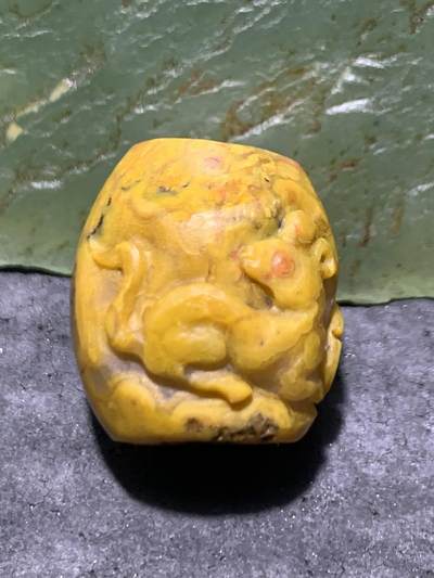 亚光草花纹战国红玛瑙手工俏色巧雕鼠来宝勒子一个， - 亚光草花纹战国红玛瑙手工俏色巧雕鼠来宝勒子一个，