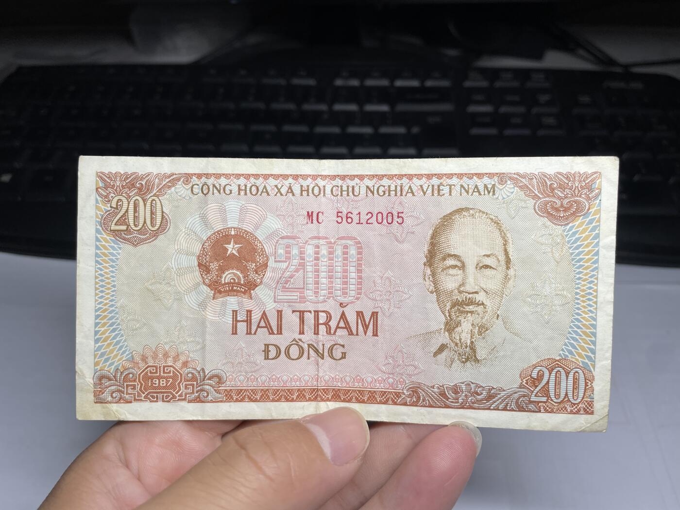 2024年集古藏今外币拍卖第十四期-第10场—（总第140拍-纸币专场），本期拍完结算一次，发货时间为2-3天，发货完成后继续新的一期拍卖。 1987年越南200盾
