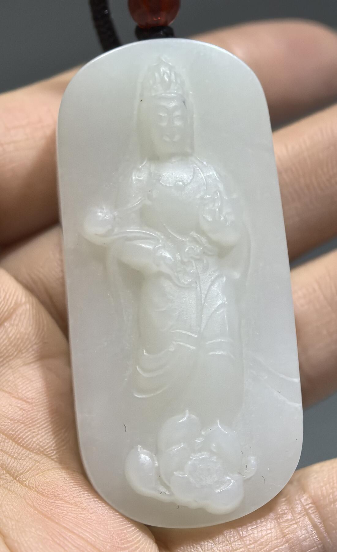 新疆和田白玉观音牌挂件吊坠 一级白，油糯无水线 玉质温润脂粉十足、立体精雕！ 尺寸:5.6*2.5*1.2cm 克重:36.7