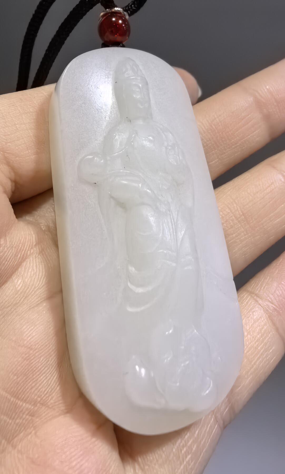 新疆和田白玉观音牌挂件吊坠 一级白，油糯无水线 玉质温润脂粉十足、立体精雕！ 尺寸:5.6*2.5*1.2cm 克重:36.7