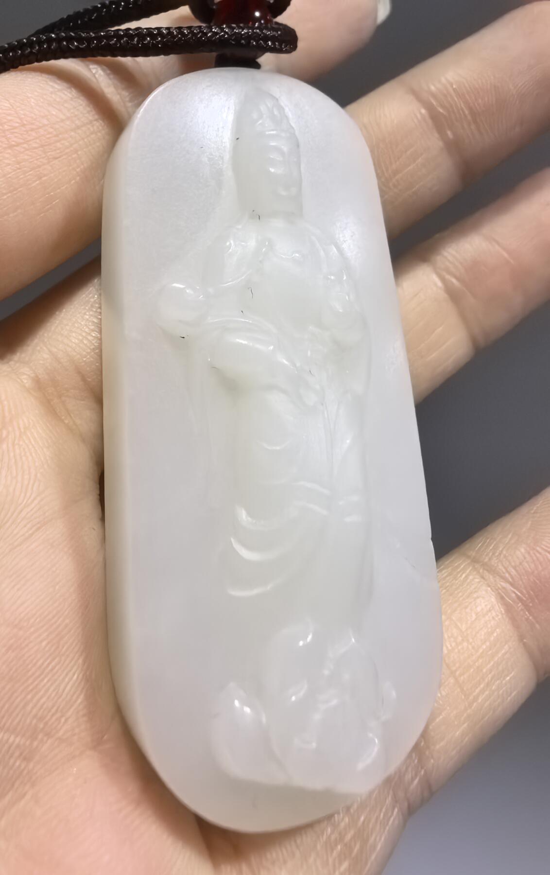 新疆和田白玉观音牌挂件吊坠 一级白，油糯无水线 玉质温润脂粉十足、立体精雕！ 尺寸:5.6*2.5*1.2cm 克重:36.7