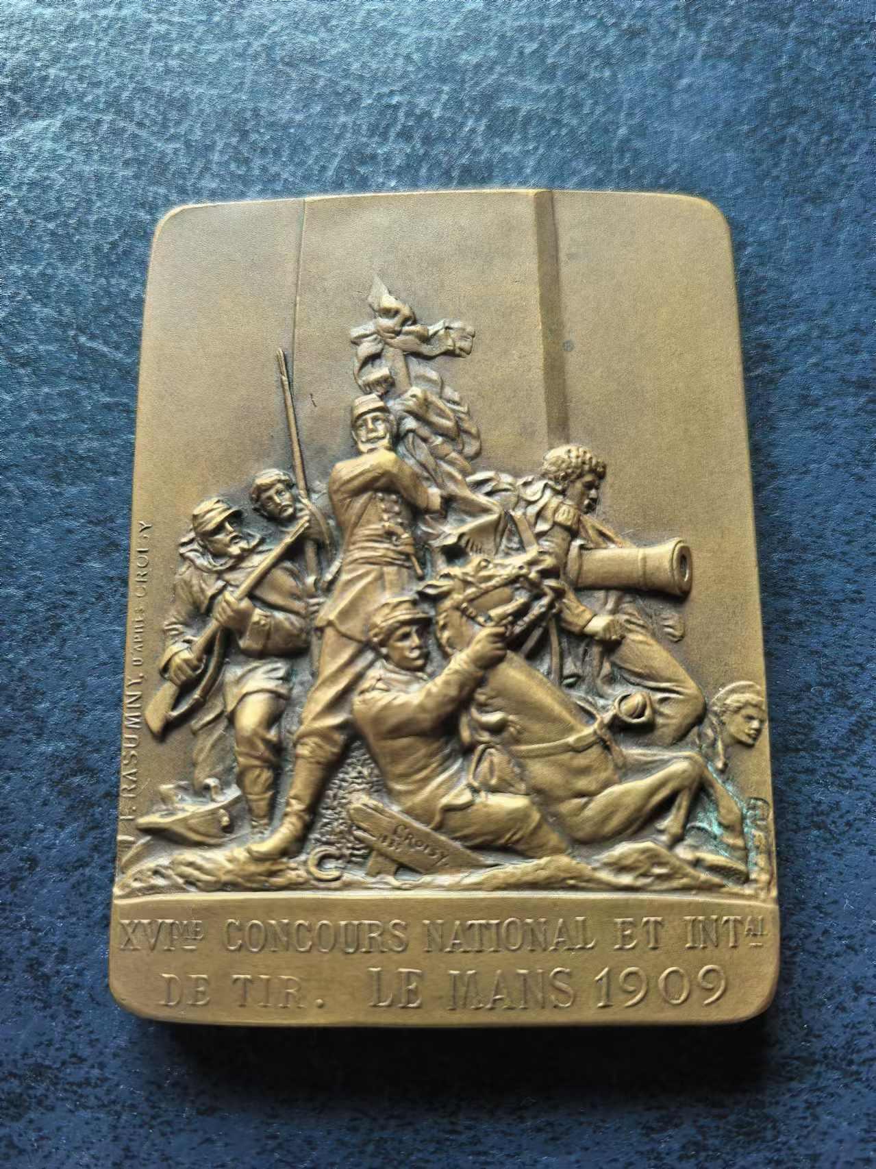 外国币章第二十五期 1909年法国射击节铜章，高浮雕人物立体，60x44mm