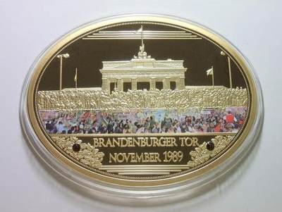 德国1989年两德统一勃兰登堡门高浮雕精制彩色超大镀金章63×85MM118克 - 德国1989年两德统一勃兰登堡门高浮雕精制彩色超大镀金章63×85MM118克