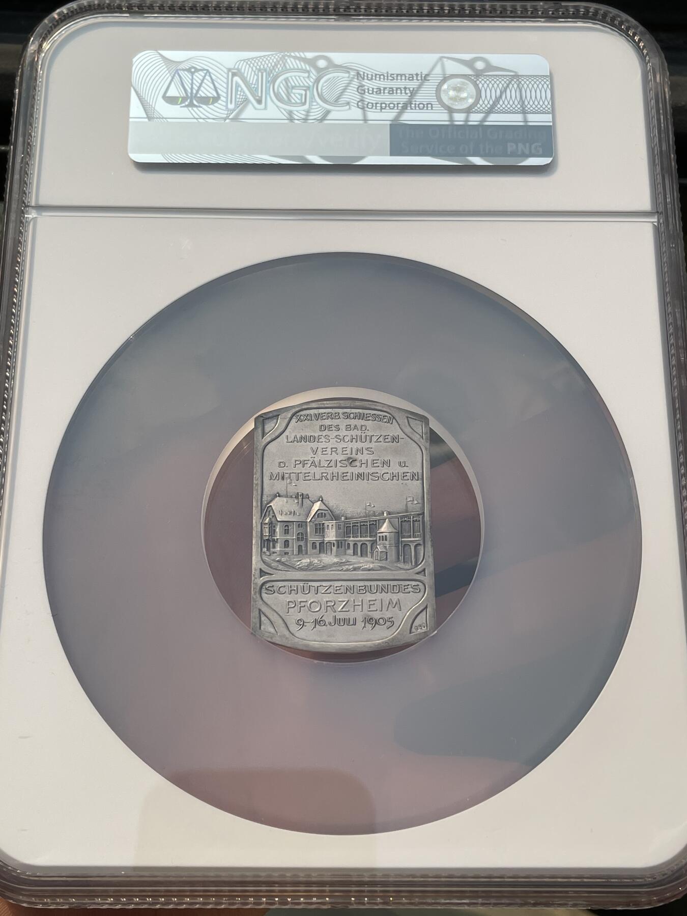 「木头集藏」中秋精品专场！ Rudolf Mayer～1905年德国第21届普福尔茨海姆射击节银章，尺寸：44×30mm，品相极佳，NGC亚军分，更高分数仅有1枚。正面是巴登大公弗里德里希，背面是普福尔茨海姆射击场。
