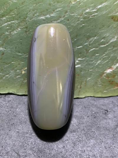 精美亚光高玉化巴西玛瑙手工俏色巧雕招财金蟾随形桶珠一个 精美亚光高玉化巴西玛瑙手工俏色巧雕招财金蟾随形桶珠一个