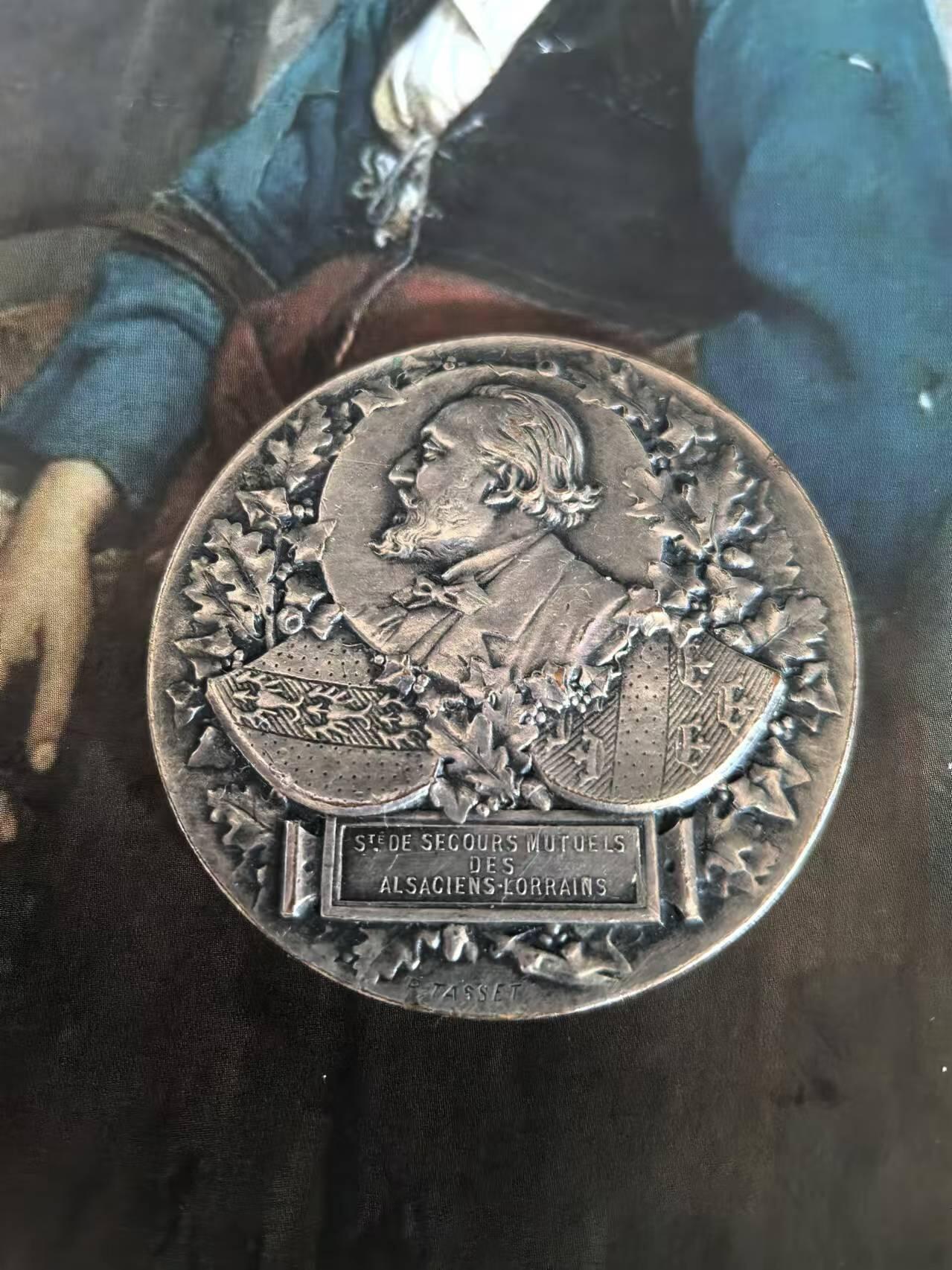 外国币章第二十五期 1891年法国镀银铜章，甘必大纪念碑揭幕，直径5cm