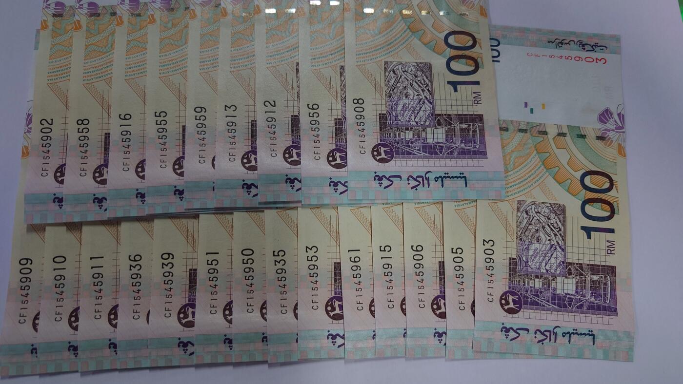 2001年马来西亚100林吉特 全新UNC(无斑)