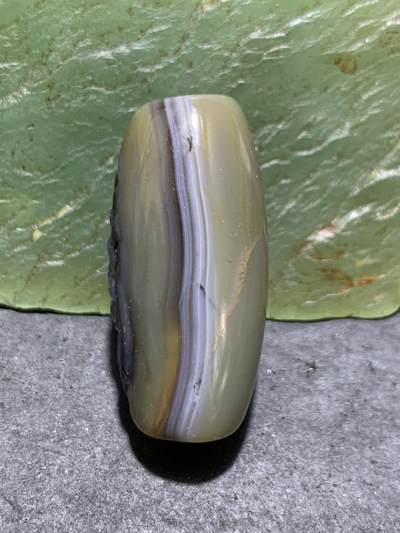 精美亚光高玉化巴西玛瑙手工俏色巧雕招财金蟾随形桶珠一个 精美亚光高玉化巴西玛瑙手工俏色巧雕招财金蟾随形桶珠一个