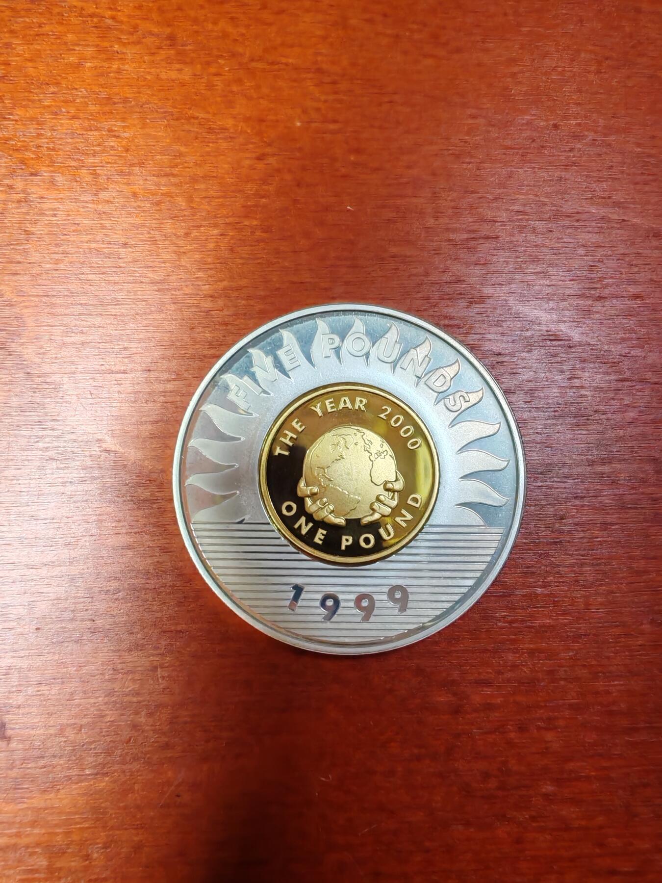 长老汇龙年精选第二十九场拍卖 1999根西千禧年1镑+5镑子母精制银币，子币镀金，5万枚，子币9.84克，母币18.26克，925银