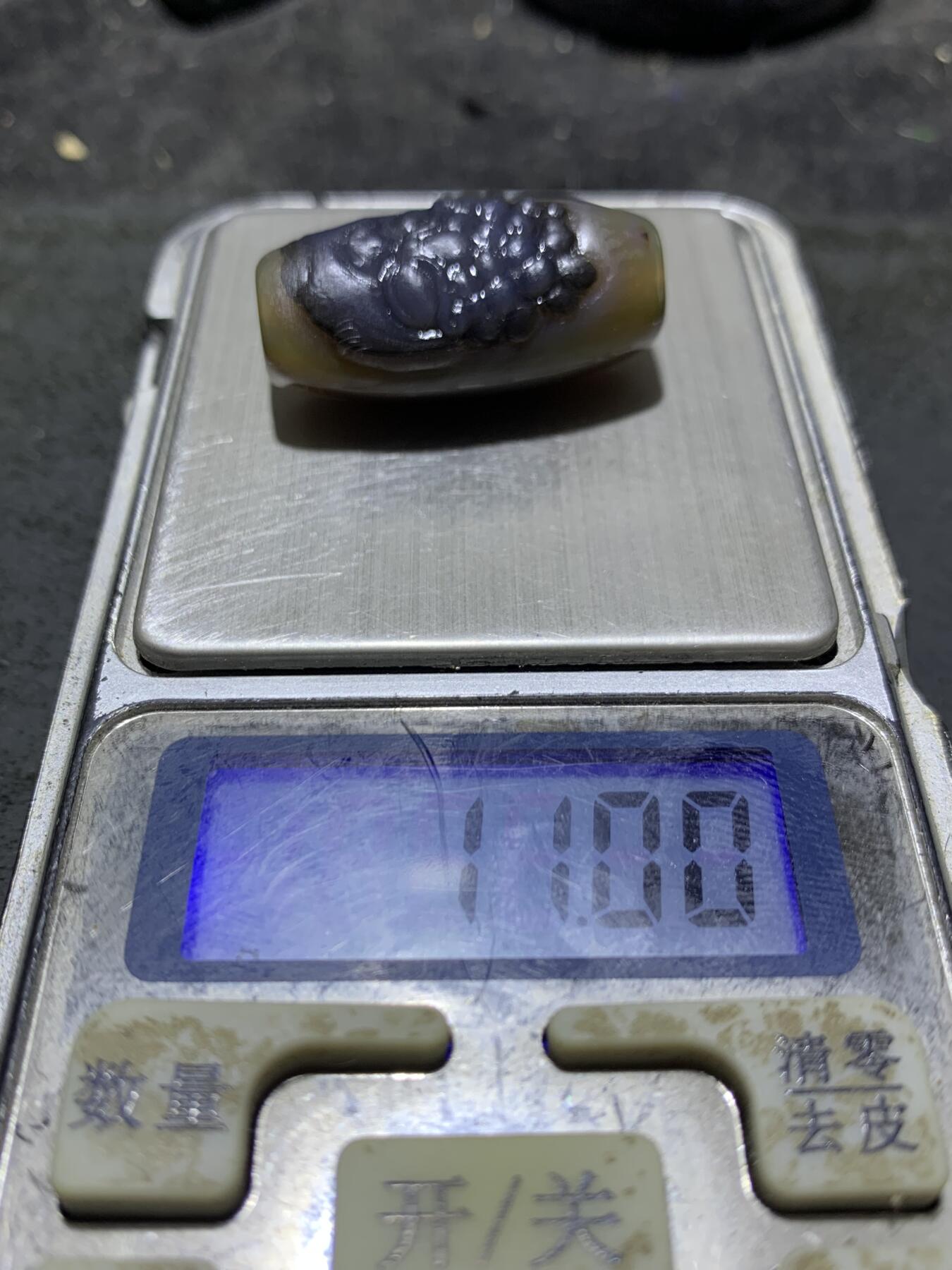 精美亚光高玉化巴西玛瑙手工俏色巧雕招财金蟾随形桶珠一个