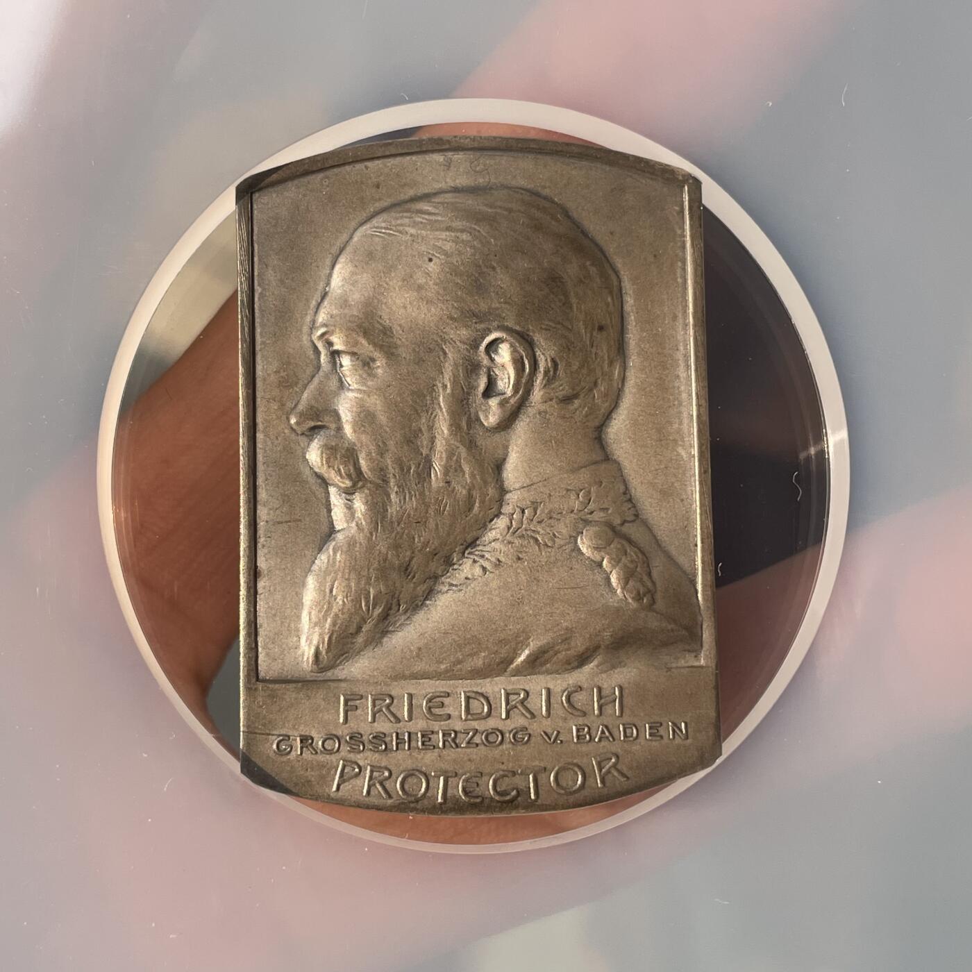 「木头集藏」中秋精品专场！ Rudolf Mayer～1905年德国第21届普福尔茨海姆射击节银章，尺寸：44×30mm，品相极佳，NGC亚军分，更高分数仅有1枚。正面是巴登大公弗里德里希，背面是普福尔茨海姆射击场。