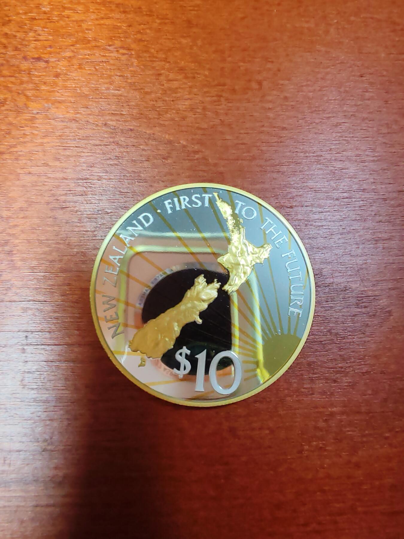长老汇龙年精选第二十九场拍卖 2000新西兰千禧年10元部分镀金精制银币，地图币，3.3万枚，28.28克925银
