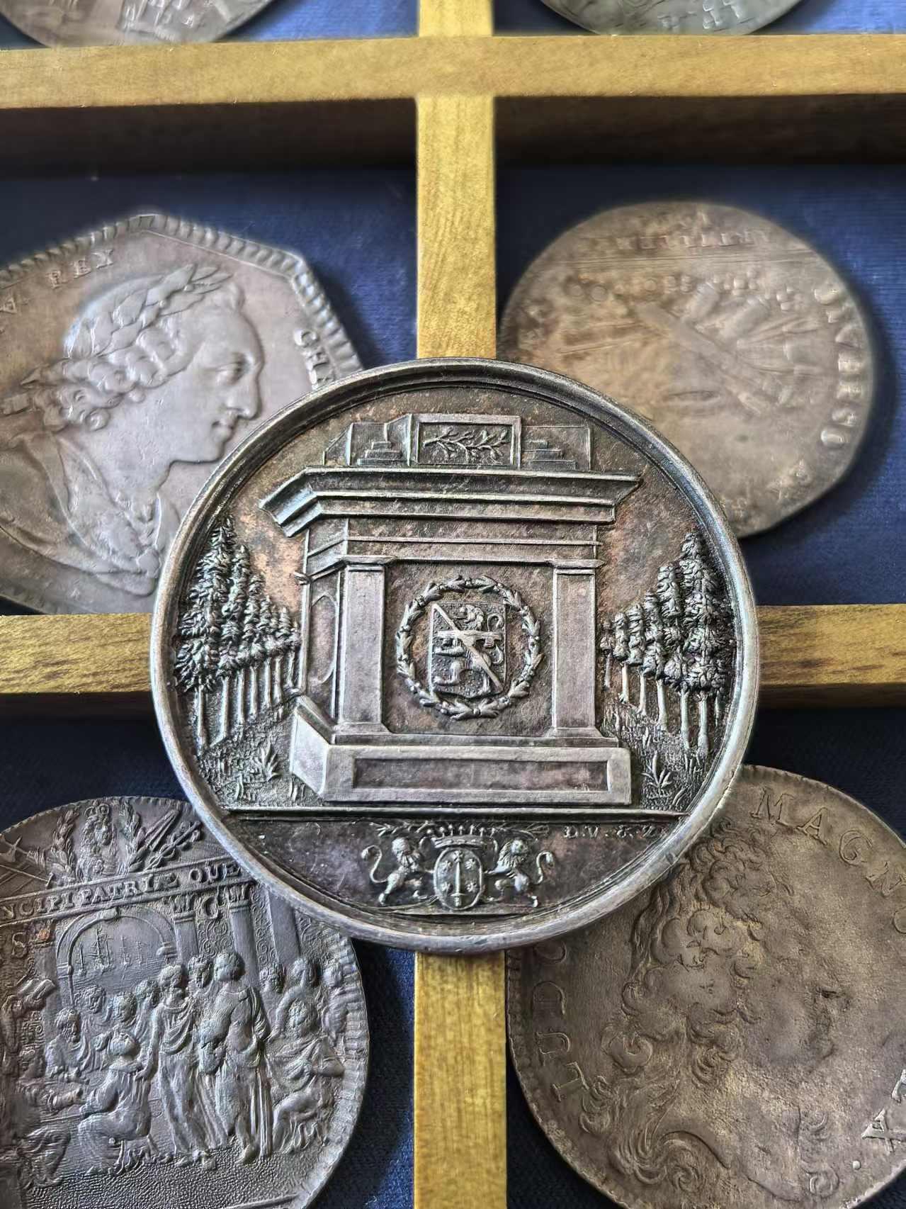 外国币章第二十五期 1823年荷兰银章，纪念Lourens Jansz洛伦斯·扬斯发明印刷术的四世纪庆典。 35mm13.7g