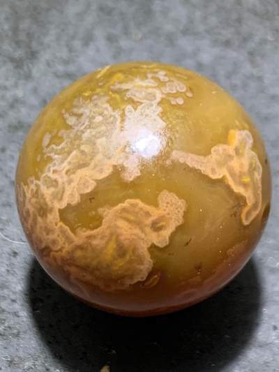 精美亚光战国红玛瑙手工巧雕胖鲤鱼圆珠一个， 精美亚光战国红玛瑙手工巧雕胖鲤鱼圆珠一个，