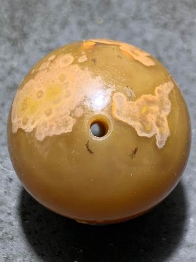 精美亚光战国红玛瑙手工巧雕胖鲤鱼圆珠一个， 精美亚光战国红玛瑙手工巧雕胖鲤鱼圆珠一个，