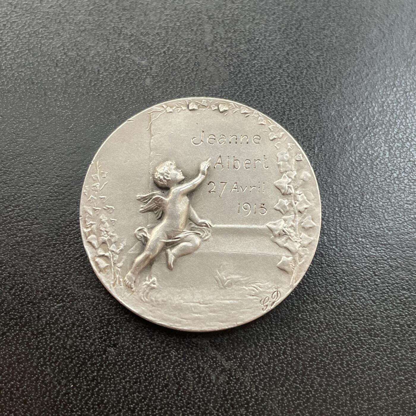 「木头集藏」中秋精品专场！ 1915年法国婚礼银章  直径：30 mm，10.6 g，边铭：菱形厂标 ARGENT野猪头银标 950/1000，少见婚章，品相不错。