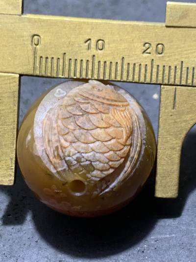 精美亚光战国红玛瑙手工巧雕胖鲤鱼圆珠一个， 精美亚光战国红玛瑙手工巧雕胖鲤鱼圆珠一个，