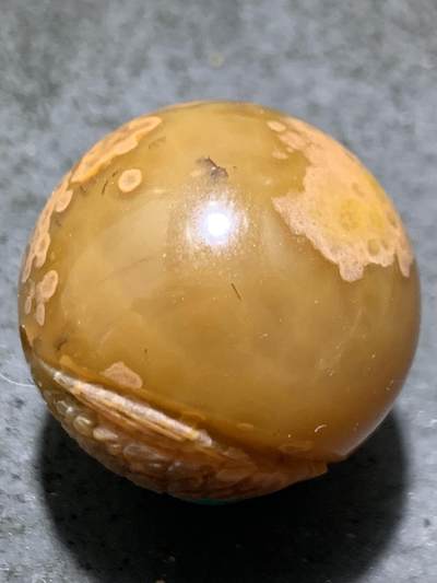 精美亚光战国红玛瑙手工巧雕胖鲤鱼圆珠一个， 精美亚光战国红玛瑙手工巧雕胖鲤鱼圆珠一个，