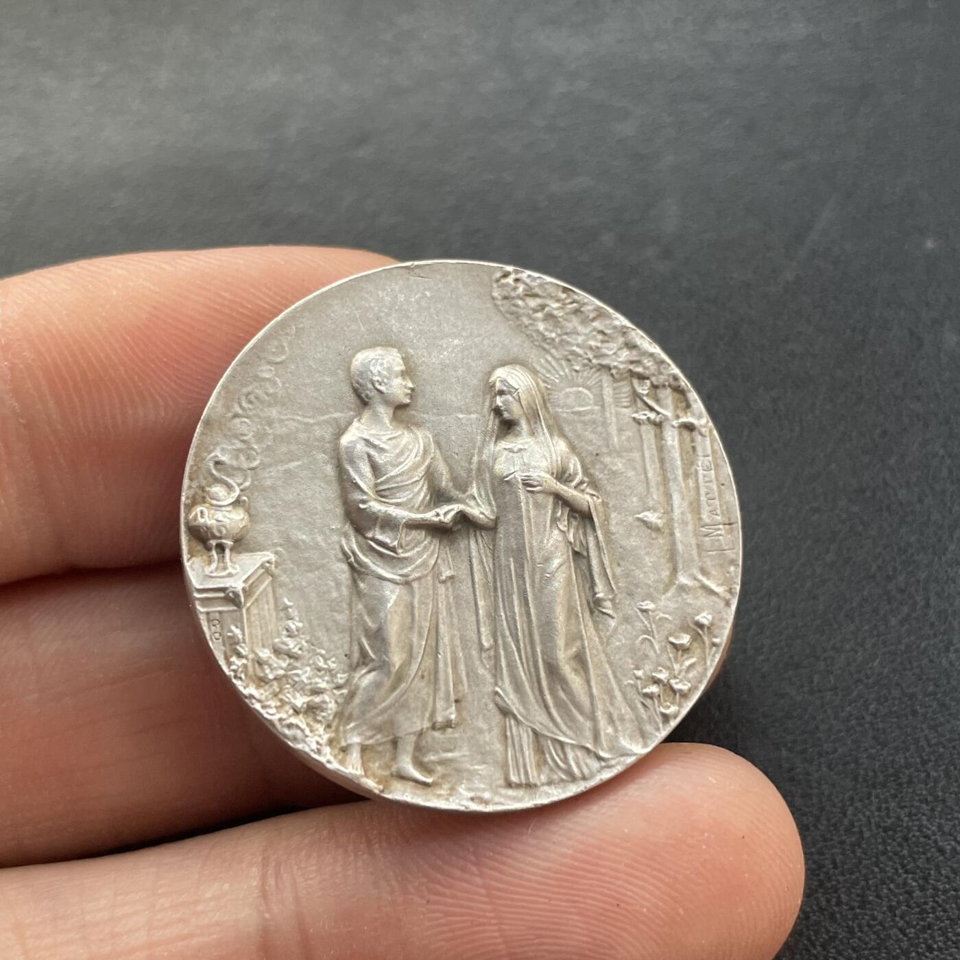 「木头集藏」中秋精品专场！ 1915年法国婚礼银章  直径：30 mm，10.6 g，边铭：菱形厂标 ARGENT野猪头银标 950/1000，少见婚章，品相不错。