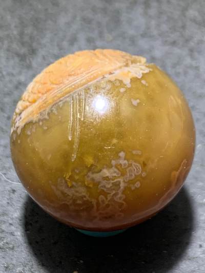 精美亚光战国红玛瑙手工巧雕胖鲤鱼圆珠一个， 精美亚光战国红玛瑙手工巧雕胖鲤鱼圆珠一个，