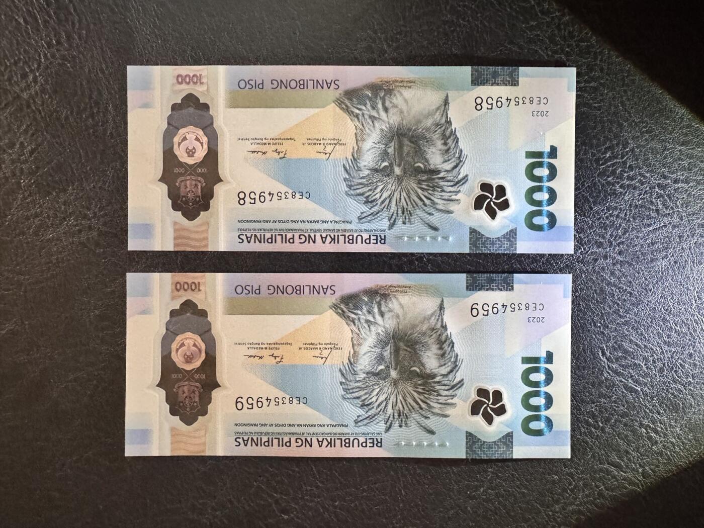 收藏联盟Quantum Auction 第376期拍卖  菲律宾2022年1000比索两张 品相全新UNC 获奖作品 国鸟 食猿雕