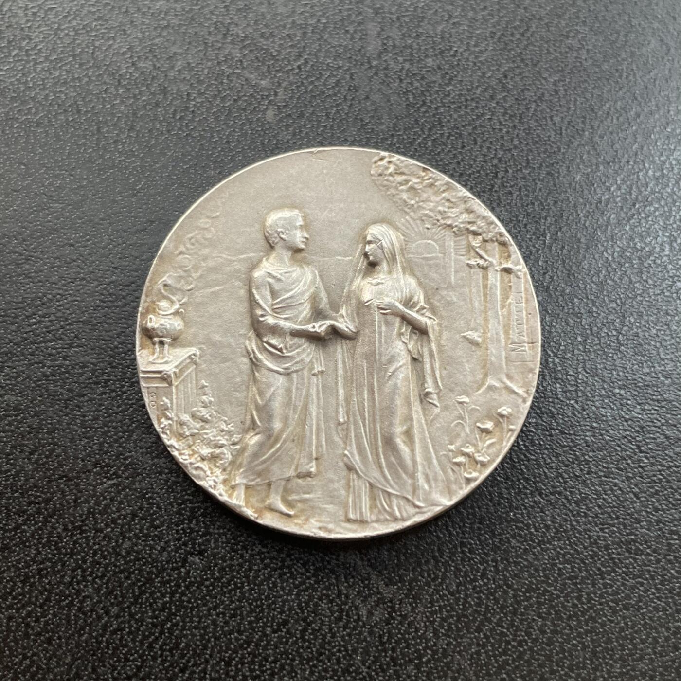 「木头集藏」中秋精品专场！ 1915年法国婚礼银章  直径：30 mm，10.6 g，边铭：菱形厂标 ARGENT野猪头银标 950/1000，少见婚章，品相不错。