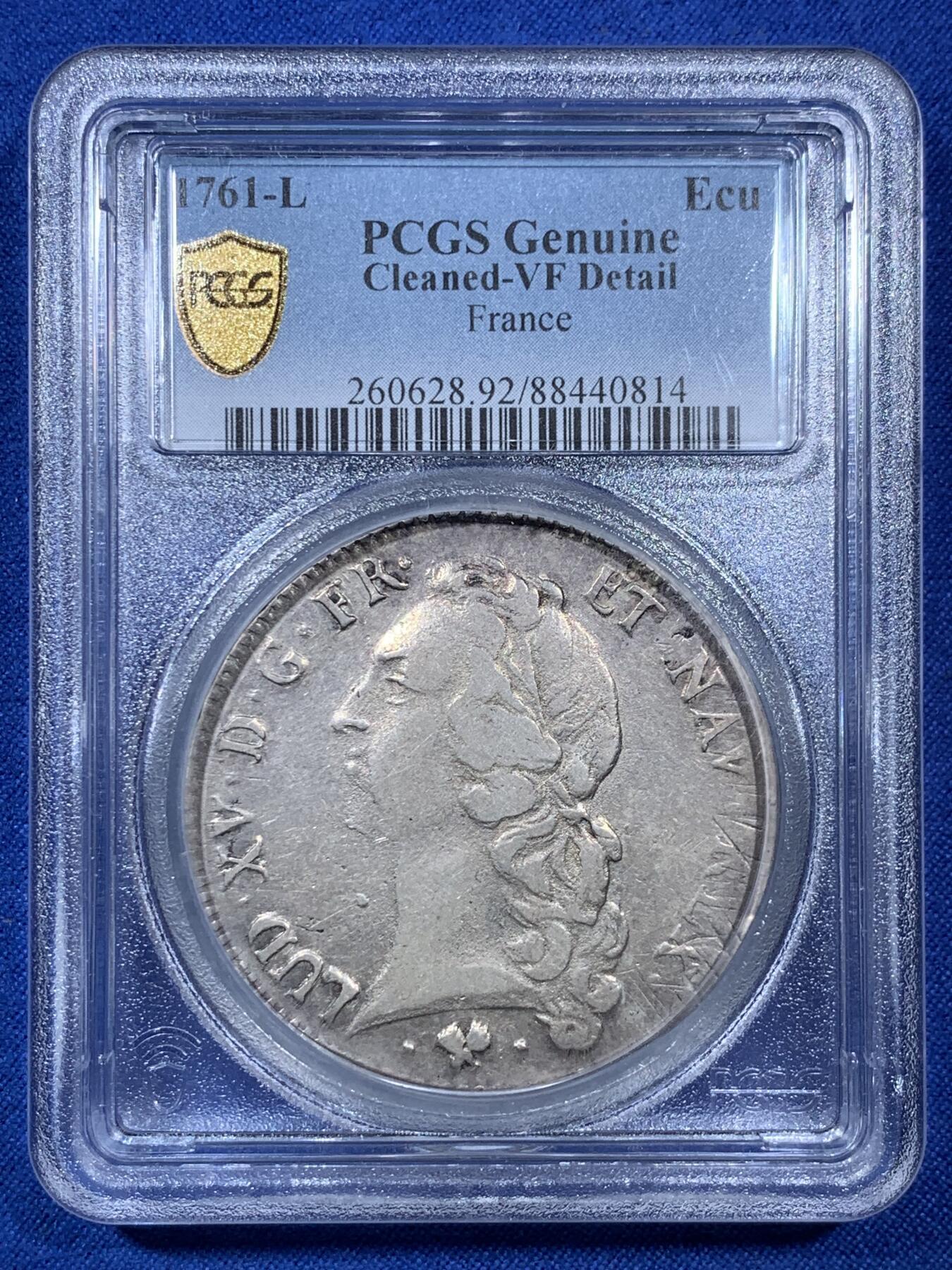 《竞宝斋》第307场   周日，周一,周二 3场连拍 （全场包邮） PCGS VFD 1761年法国路易十五埃居 老年版，这个版本工艺粗糙，弱打、大量减重痕极其常见，此枚仅边缘有轻微减重痕，非常难得