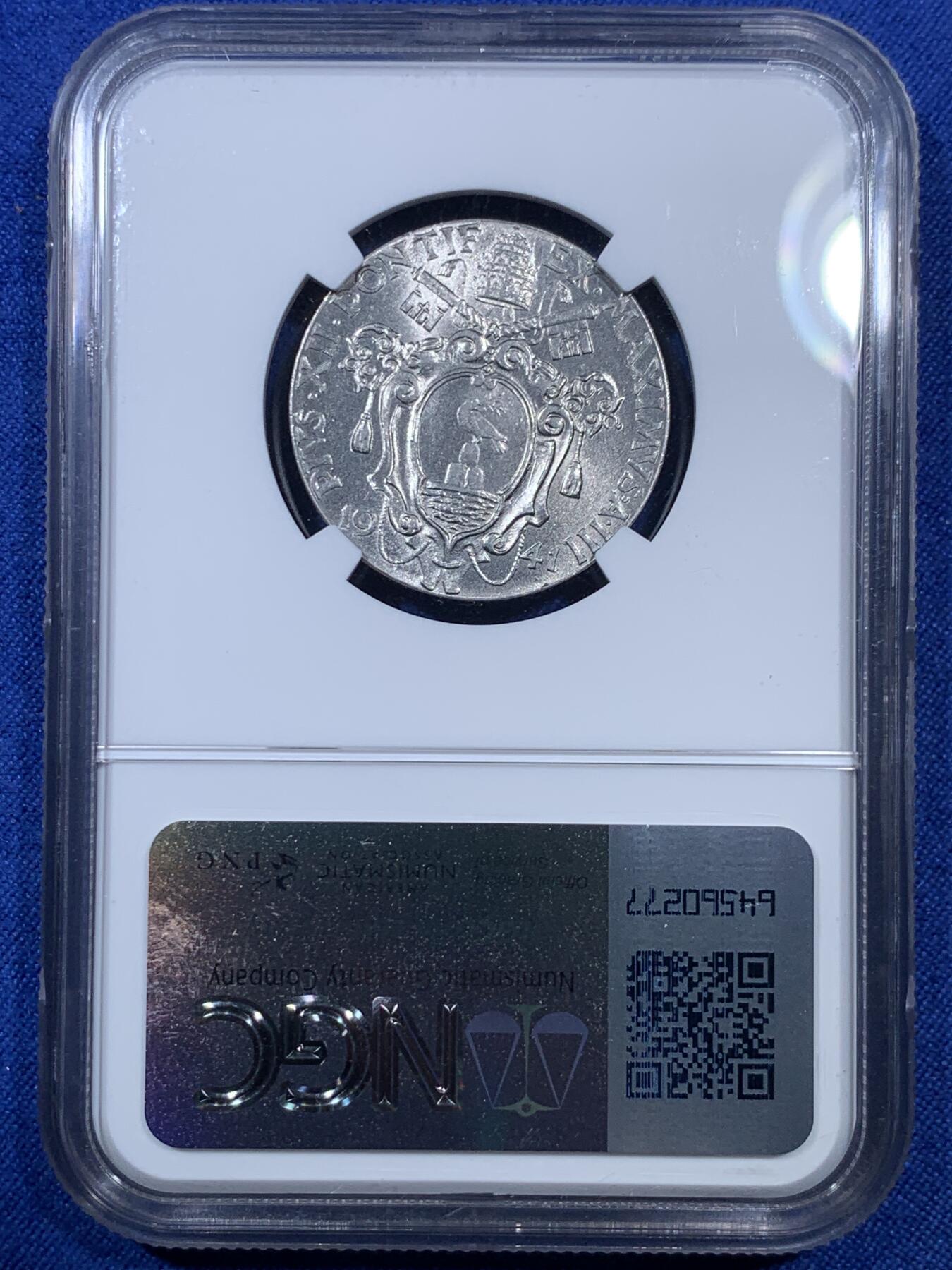 《竞宝斋》第307场   周日，周一,周二 3场连拍 （全场包邮） 两枚一组 NGC MS65 梵蒂冈1941年1里拉+2里拉 高分难得 细节犀利