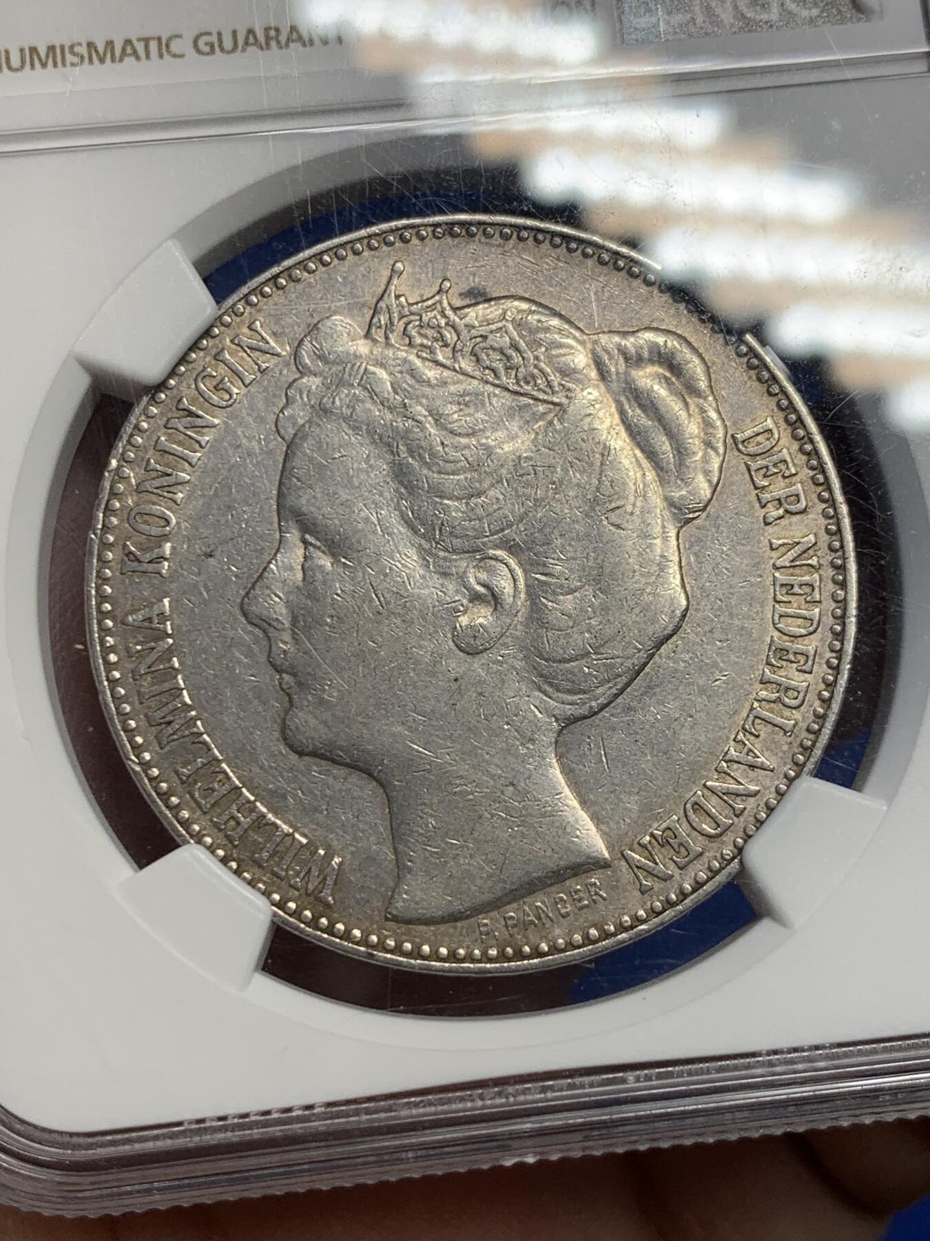 《竞宝斋》第307场   周日，周一,周二 3场连拍 （全场包邮） NGC AU50 荷兰1898年威廉明娜女王少女头像2.5盾大银币，单年版
