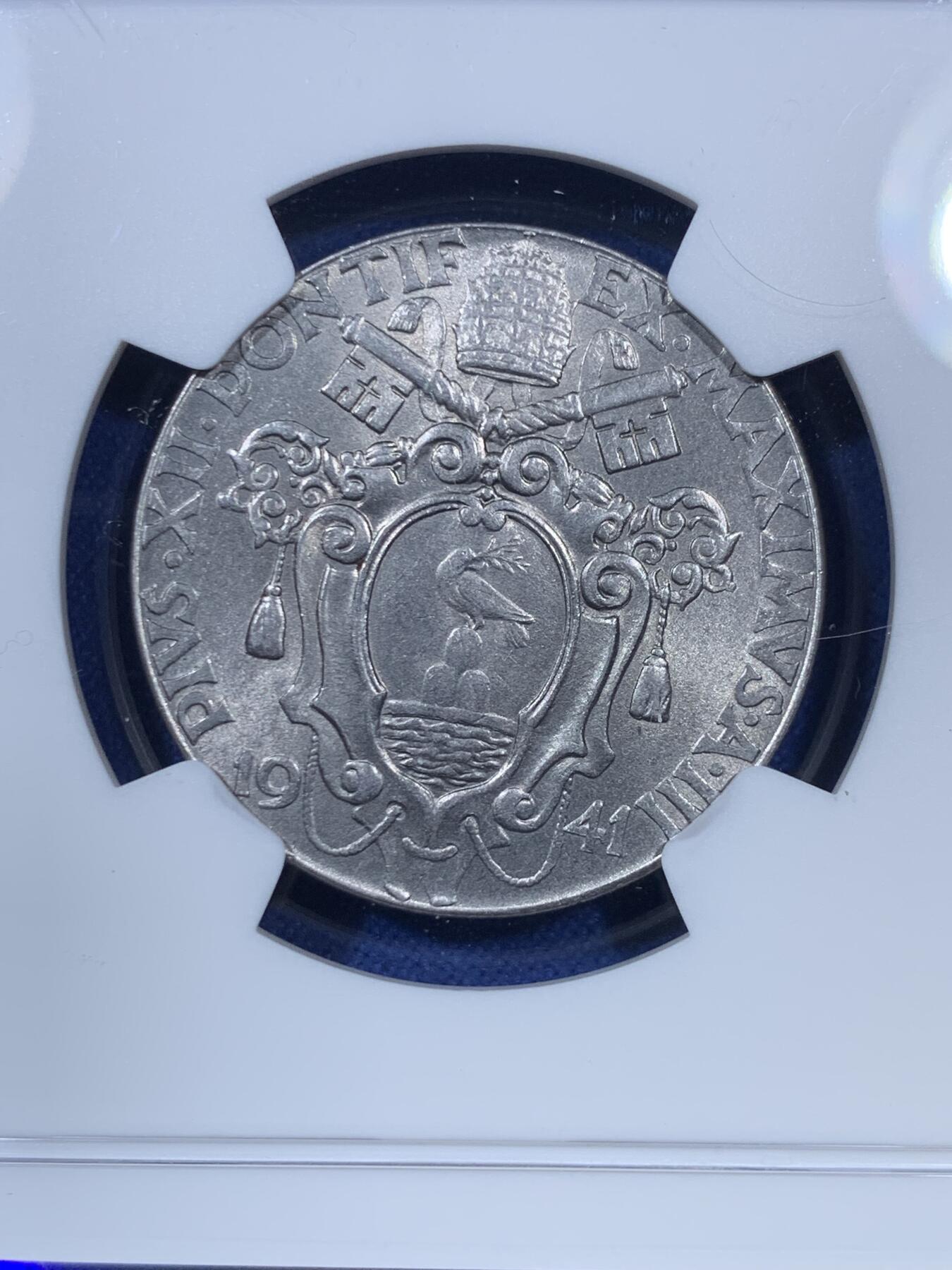 《竞宝斋》第307场   周日，周一,周二 3场连拍 （全场包邮） 两枚一组 NGC MS65 梵蒂冈1941年1里拉+2里拉 高分难得 细节犀利