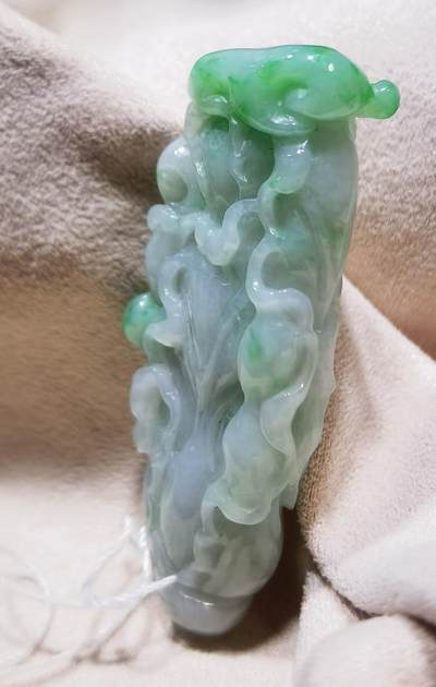 翡翠百财 ​老坑细糯种 ​飘阳绿 ​尺寸:50mm*19mm*9mm 翡翠百财 ​老坑细糯种 ​飘阳绿 ​尺寸:50mm*19mm*9mm